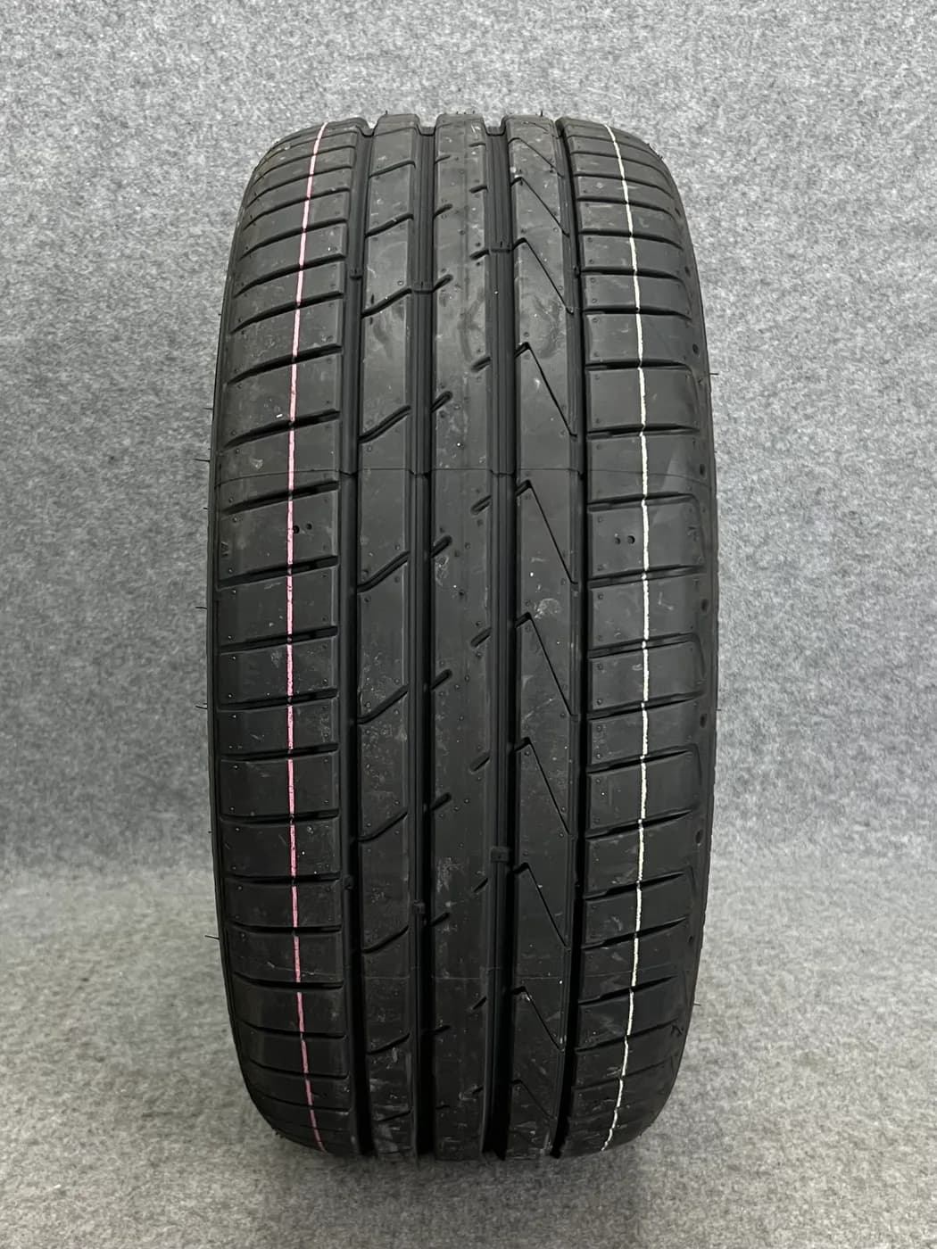 Hankook 245/40r18 nyári