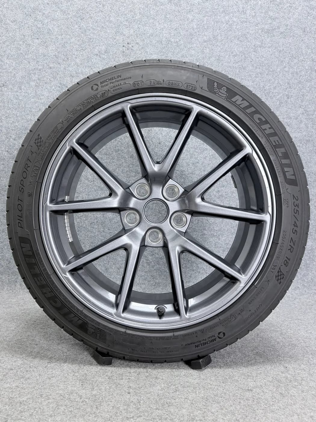 Tesla 18" 5x114.3